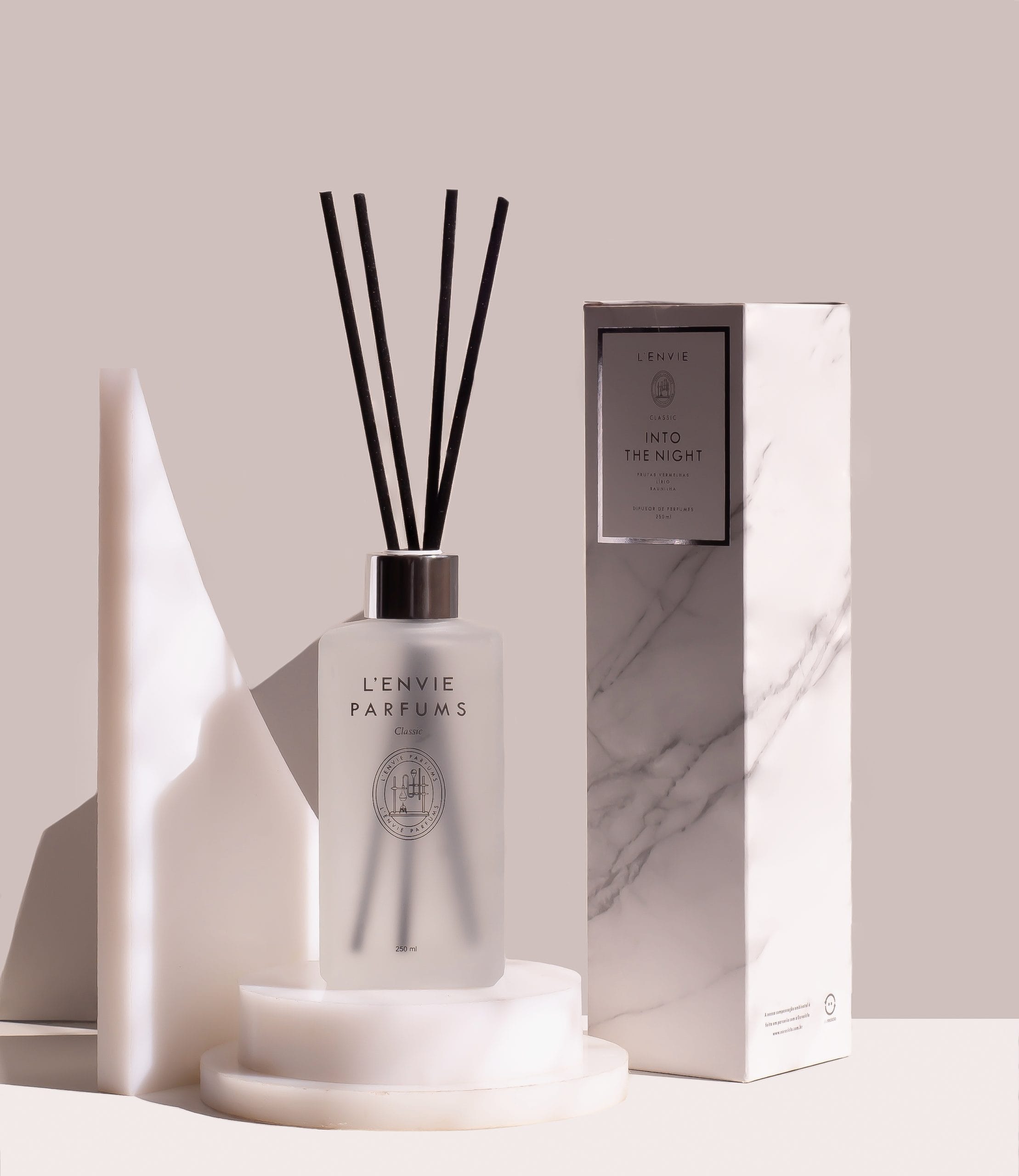 Difusor de Perfume Into the Night - Classic 250ml Difusor de Perfume Into the Night - Classic 250ml